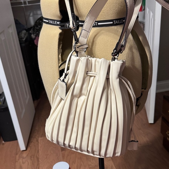 Vera Wang Handbags - Vera Wang Cream Pleated Shoulder Bag